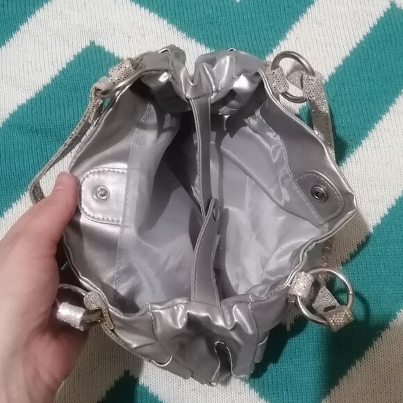 Simple, Stylish Silver Purse - Picture 4 of 6
